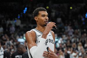 新赛季开赛至今还剩4队保持全胜 马刺雷霆3胜0负 公牛76人两胜0负