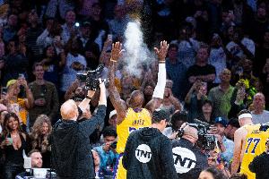 蒂格：詹姆斯也该有科比那样盛大的退役战 那湖人就不能进季后赛