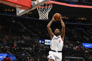 次节带队追分！莱昂纳德半场10中4拿下10分3篮板