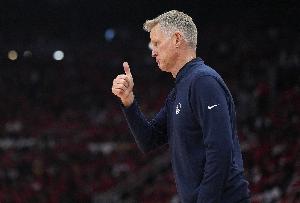 科尔：过去几年当对面球星缺阵时 我们的战绩大概是0胜12负