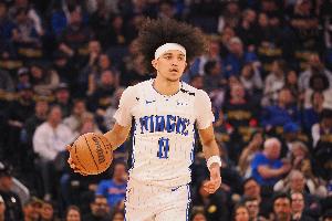 填满数据栏！布莱克13中8贡献20分1板2助2断2帽 首节10分