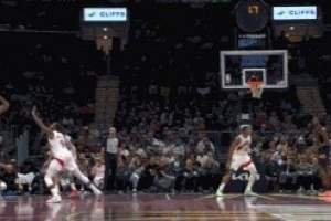 球进灯亮！亨特弧顶撤步从容命中半场压哨三分