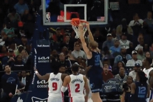 莫兰特突破分球 兰代尔接球强起双手隔扣斯图尔特