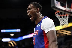 内线一霸！杜伦11中8高效砍下21分16篮板2抢断2盖帽