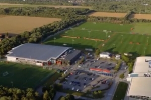 门票100镑！太阳报：曼联推出卡灵顿基地参观服务，但不能拍球场