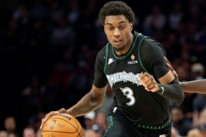 神准！麦克丹尼尔斯赛季至今场均18.6分 命中率55.9%&三分54.1%