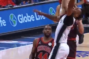 这节奏无敌了！卡斯尔个人推进 犹豫步后一个加速直接取分