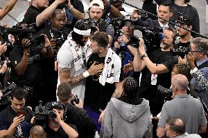 老里谈东眉交易：还以为是AI 独行侠球迷情绪问题不会轻易解决