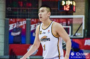 难阻失利！付豪出战20分钟 11中6得到12分7篮板1助攻