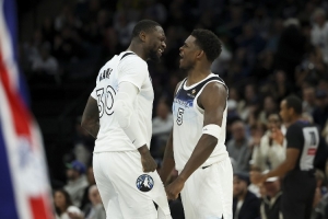 兰德尔：第一次和华子训练被他打爆了 他有和科比一样的竞争心态