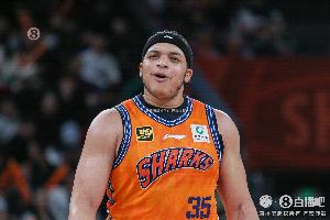 记者：上海男篮外援弗格已经抵达上海 洛夫顿将于明天到沪