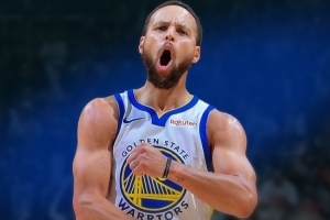 赛季新高46分！勇士官方赢球海报封面人物：库里