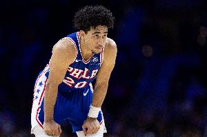 复出3场得零分！76人官方：麦凯恩被下放到发展联盟特拉华蓝衣队