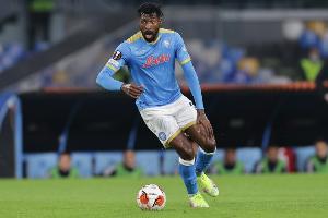 记者：安古伊萨预计将因大腿严重肌肉伤病缺席3个月