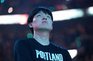 媒体人：杨瀚森进攻端还是比较主动的 想在NBA打球关键还是防守