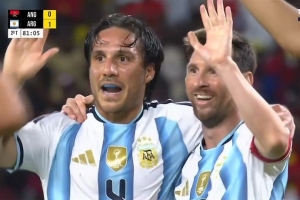 戴牙套比赛引发关注！K·麦卡利斯特曾牙齿受伤，医生建议戴牙套