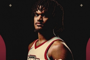 不愧是冠军成员！狄龙·琼斯16中10怒轰全场最高30分 另有7板5断