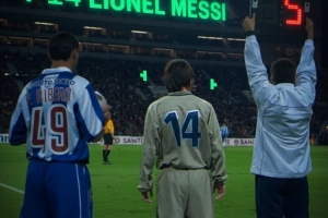 传奇开启！22年前的今天，梅西上演巴萨一线队首秀