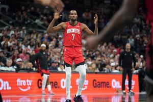 还得你来！杜兰特冲击篮筐连中两球 率队迫近比分打停魔术