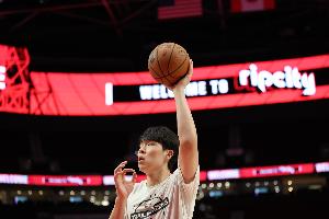 是这战术？混音绝杀球杨瀚森和库克都没给 给到18中4的辛森...