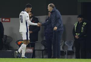 邮报：图赫尔避免贝林吃二黄很明智，但贝林仍振臂怒目不满被换下