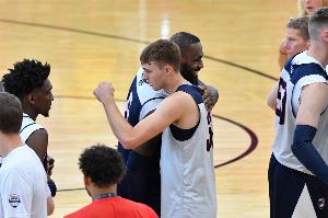 拓记：目前弗拉格的数据和詹姆斯新秀赛季接近 媒体们太过着急