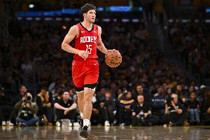 自信爆表！谢泼德先是反击急停中投 再突破回拉潇洒干拔三分！